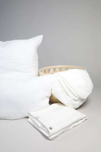Leinen Bettwäsche,Kissenbezug mit Spannbettlaken und Deckenbezug, in der Farbe stone washed weiß. Aus natürlichem europäischen Leinen. Größe 40x80; 80x80. LININ HOME.