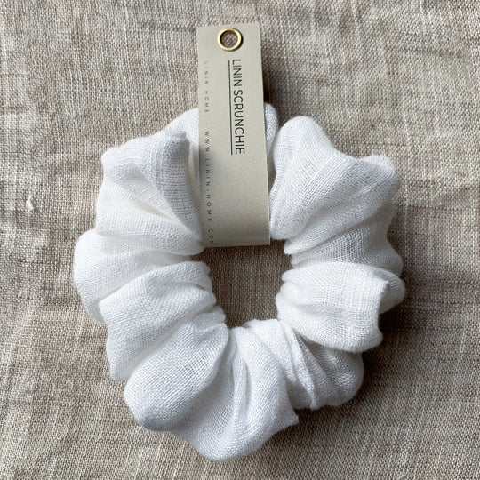 Leinen Haargummi, Leinen Scrunchie in der Farbe beige, natur mit Schleife. Verfügbar in verschiedenen Größen