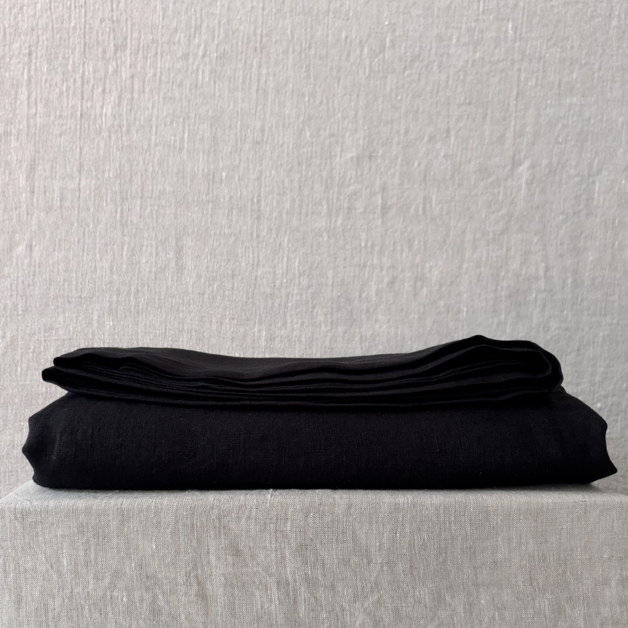        LININHOME._Bettwasche_BLACK_schwarz_FLACHBETTLAKEN_UBERDEDCKE_BETTUBERWURF_TAGESDECKE_verschiedene_Größen