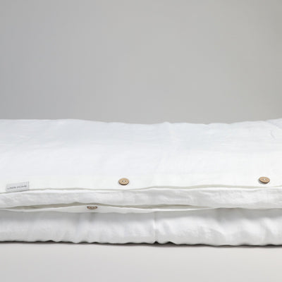 Leinen Deckenbezug in der Farbe stone washed weiß. Aus natürlichem europäischen Leinen. LININ HOME.